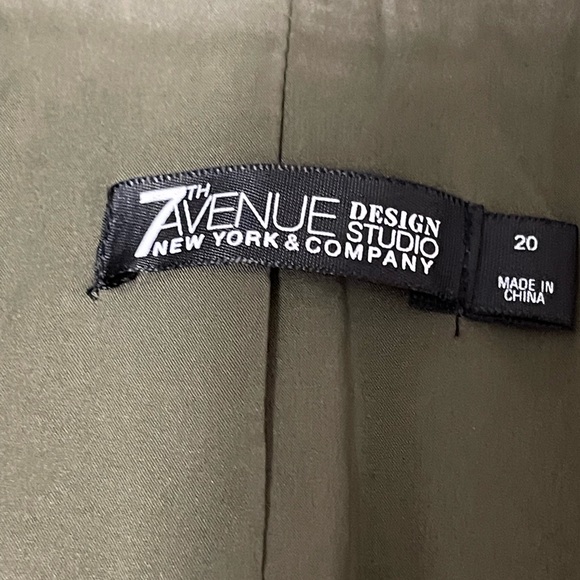 New York and Company olive green jacket. Size 20 good condition. - Picture 5 of 6